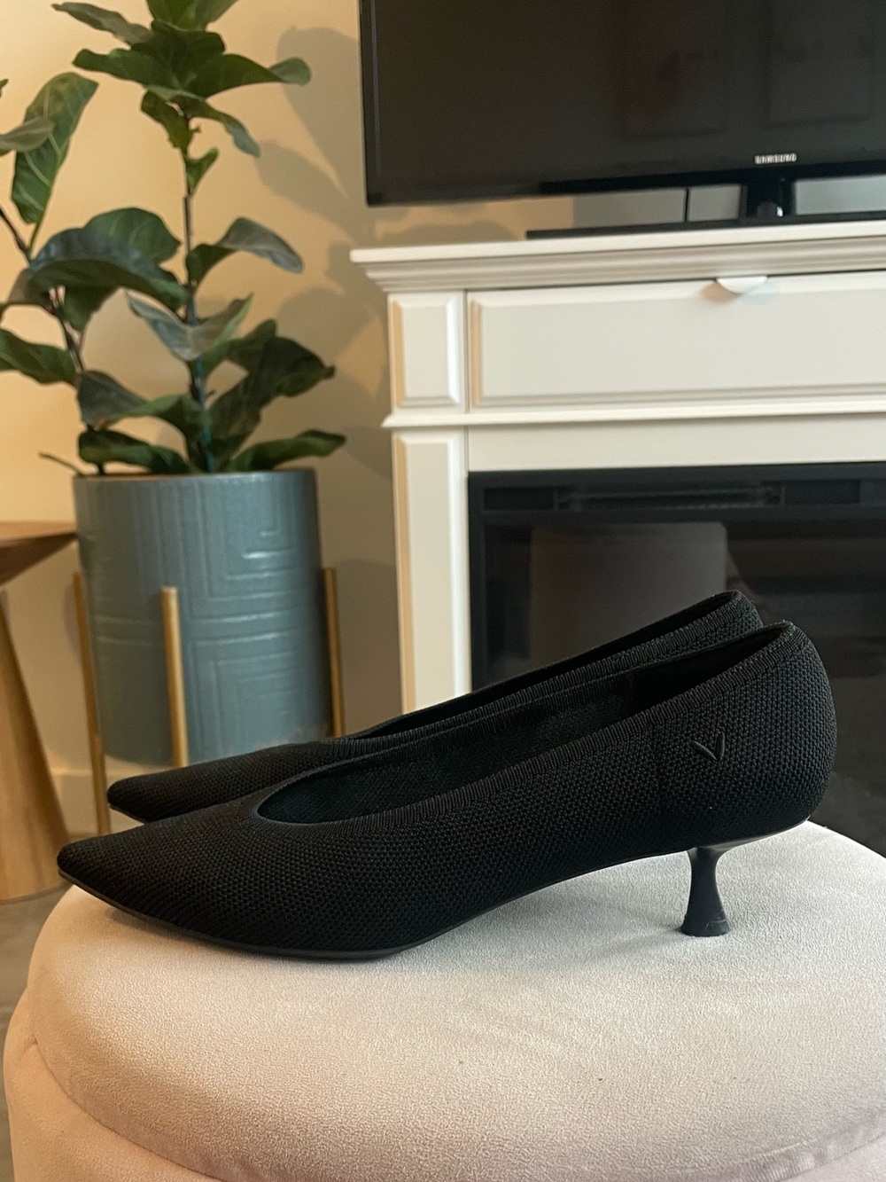Vivaia Black Pointed Kitten Heel (Scarlett)